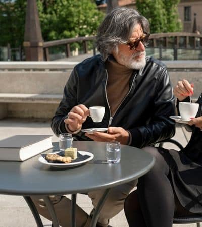 Men drinking coffee Men drinking coffee